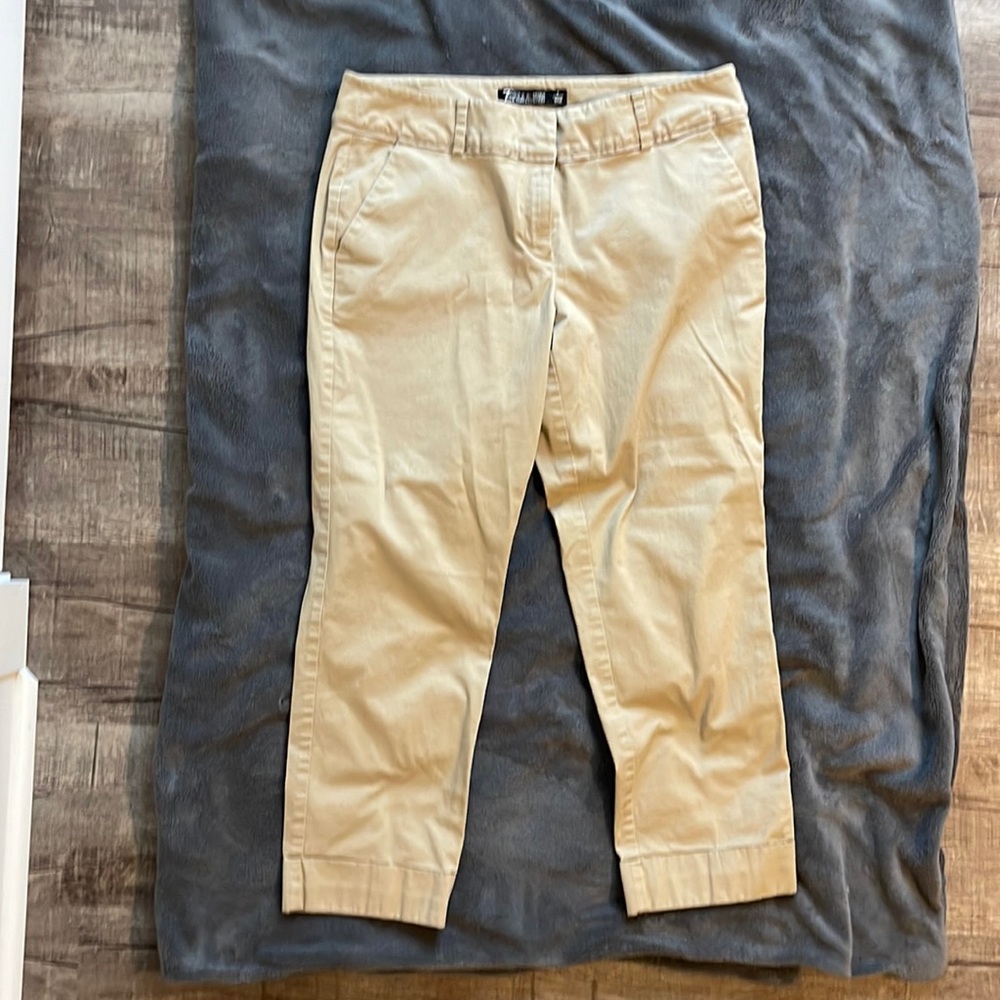 7th avenue capri khaki dress pants. Size 8.